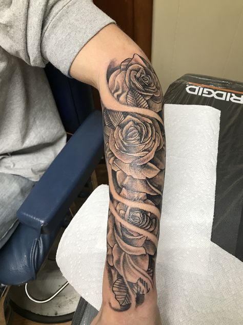 Pie Tattoo, Arm Tattoos For Guys Forearm, Rose Tattoo Forearm, Rose Tattoo On Arm, Rose Tattoos For Men, Cool Arm Tattoos, Tattoo Inspiration Men, Tattoos Geometric, Forearm Tattoo Women