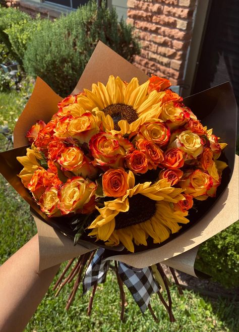 Flower Arrangements For Girlfriend, Sunflower Fall Bouquet, Thanksgiving Flower Bouquets, Orange Bouquet Flowers, Spooky Flower Arrangements, Sunflower Bouquet Aesthetic, Fall Flowers Aesthetic, Fall Sunflower Bouquet, Sunflower And Rose Bouquet