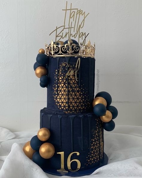 Turning 16 with elegance and style! 🎂✨ This navy blue and gold cake is the perfect centerpiece for a special day 👑🎉 Cake flavours: red velvet & vanilla #Sweet16 #BirthdayCake #RoyalCelebration #cakeart #redvelvet #cakestagram Blue And Gold 40th Birthday Cake, Navy Blue And Gold Quince Cake, Navy Blue Sweet 16 Cake, Navy Gold Centerpieces, Birthday Cake Navy Blue, Midnight Blue Cake, Navy Blue Birthday Cake, Navy Blue And Gold Cake, Blue And Gold Birthday Cake