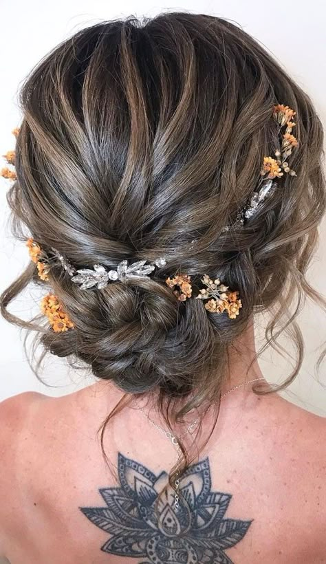 Loose Braid Updo, Updo With Flowers, Fairy Hairstyles, Messy Updos, Messy Chignon, Bun Easy, Loose Braid, Messy Hair Look, Grad Hair