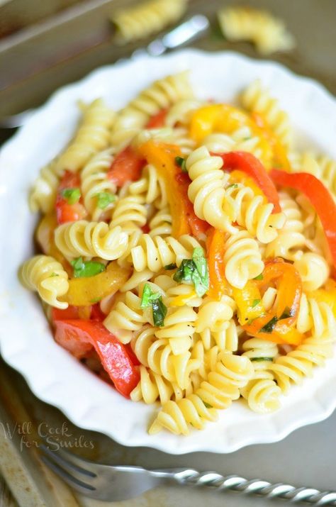 Roasted Bell Pepper and Garlic Pasta Salad | Will Cook for Smiles Pepper Pasta Salad, Garlic Pasta Salad, Bell Pepper Pasta, Will Cook For Smiles, Pasta Casserole Recipes, Bell Pepper Recipes, Pepper Pasta, Garlic Pasta, Roasted Peppers