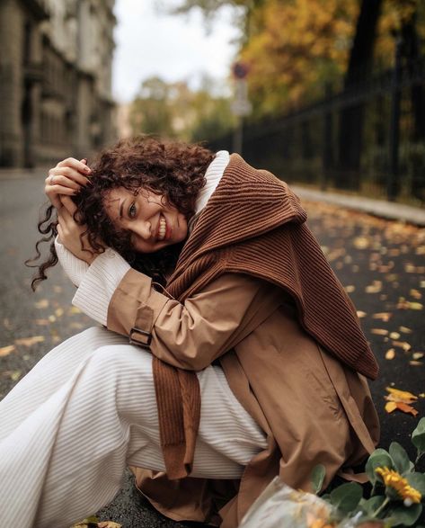 Autumn Photo Shoot, Autumn Photography Portrait, Autumn Images, Fall City, Fall Shoot, City Shoot, Cozy Outfits, Stylish Photo, Autumn Ideas