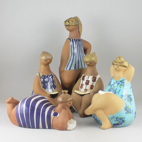 Lisa Larson’s ABC Girls (ABC-flickor) from Gustavsberg Lisa Larson, Flowery Dresses, Ideal Beauty, Cool Poses, Stoneware Pottery, Facial Expressions, Nordic Design, Vintage Pottery, Stoneware Clay