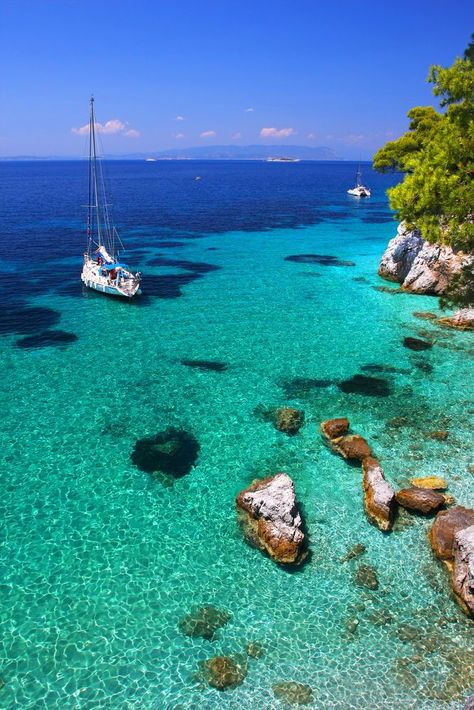 Skopelos Greece, Skiathos Greece, Greek Beauty, Honeymoon Destination Ideas, Skiathos, Dream Vacations Destinations, Holiday Places, Warm Spring, Travel Info