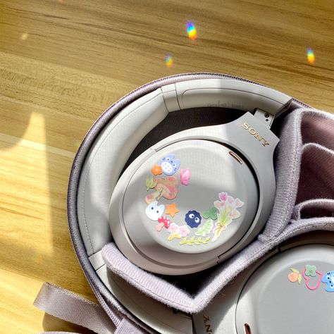 Sony Headphones Aesthetic, Trendy Headphones, Headphone Decoration, Headphones Aesthetic, Cute Headphones, Tech Aesthetic, Sony Headphones, Headphones Design, Nintendo Switch Accessories