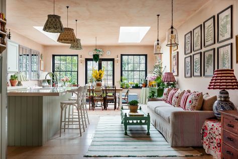 Alice Palmer's dos and don'ts of decorating | House & Garden Victorian Extension, Living Room Extension, California English, Kitchen Station, English Townhouse, Breakfast Room Green, Colourful Eclectic, British Interior Design, Terrace Interior