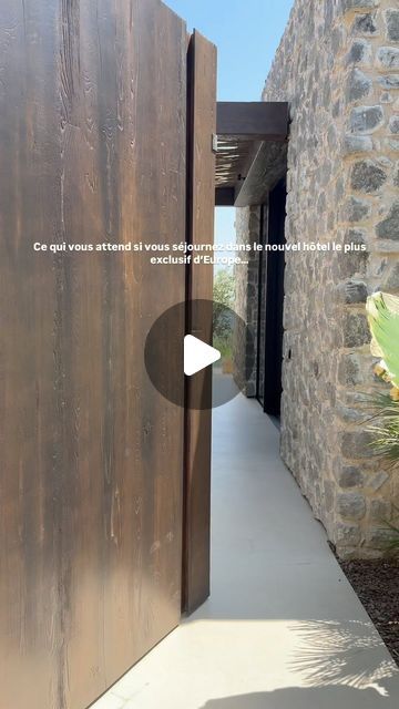 Spotlist on Instagram: "Un nouvel hôtel bucket-list à 3h de la France 🔥☀️. Tague la personne qui doit t’y emmener ! 

Bienvenue au Scorpios Bodrum, un hôtel unique situé sur la magnifique côte de Bodrum, face à la mer Égée. Construit dans un style bohème chic, l’hôtel possède une plage privée et un club de plage exclusif où vous pouvez vous détendre au soleil ou profiter de la musique live 🌿

Côté nuit, l’hôtel propose des chambres au design fou avec vue sur la mer, mais également des suites luxueuses avec piscine privée ☀️. Couchers de soleil spectaculaires et les eaux cristallines vous promettent une expérience inoubliable !

✈️ COMMENT RÉSERVER ?
Cette pépite est disponible sur notre site internet. Pour y accéder, cIiquez simplement sur le Iien situé sur notre profil, puis sur l’image Mediterranean Home, Site Internet, Bucket List, Instagram