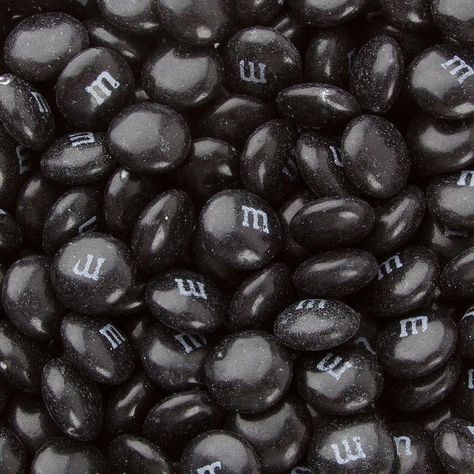 Minimalistas M&m's Chocolate, Candy Buttons, Black Candy, Black Food, Color Vibe, Orange Aesthetic, Negroni, Yellow Aesthetic, Black And White Aesthetic