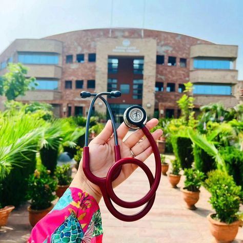 Doctor Stethoscope, Littman Stethoscope Aesthetic, Doctor With Stethoscope, Litman Stethoscope, Littmann Stethoscope, Stethoscopes, Medical Students, Healthcare Professionals, Health Care