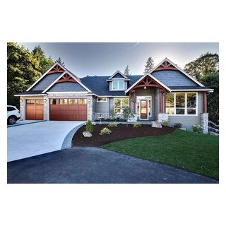 Front of Home at Dusk - The Genesis - Family Super Ranch with Daylight Basement - Craftsman - Exterior - Portland - by Cascade West Development | Houzz Daylight Basement, Siding Ideas, Craftsman Exterior, Contemporary Exterior, Craftsman Style Homes, Traditional Exterior, Exterior Remodel, House Siding, Fenway Park