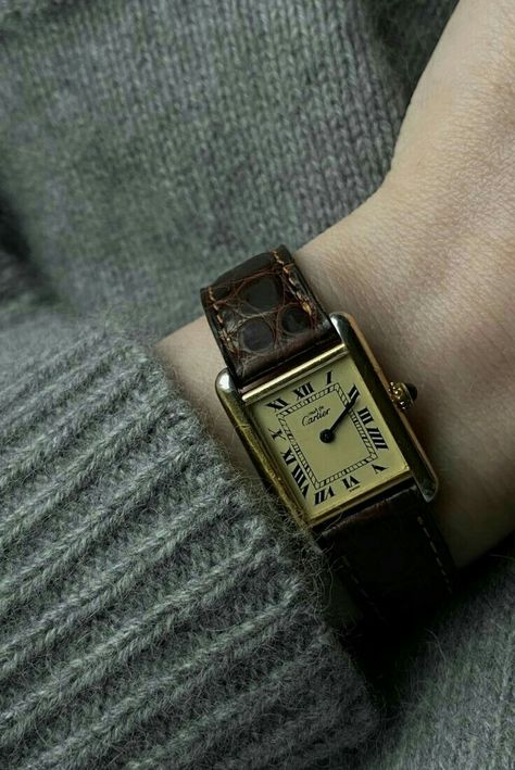 Women Watch Aesthetic, Dark Academia Watch, Classy Aesthetic Vintage, Essentials Outfit, Vintage Cartier Watch, Men Essentials, Pretty Watches, Casio Vintage, Dark Academia Fashion