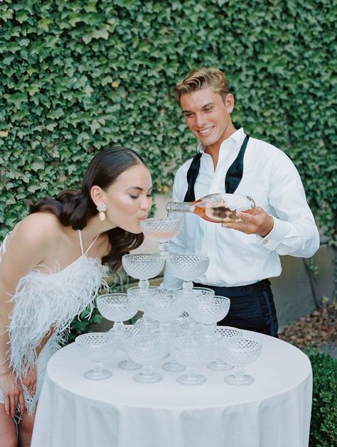 French Chateau-Inspired Wedding In New York Parisian Wedding Theme, French Garden Wedding, Italy Wedding Dress, Outdoor Brunch, Spring Outdoor, Countryside Wedding, Neutral Wedding, Wedding Leaves, French Garden