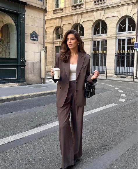 Heloise Guillet, Business Lady Outfits, Formal Suit, Ootd Ideas, Brown Style, Fall Winter Wardrobe, Formal Suits, Brown Fashion, Sweet Girls