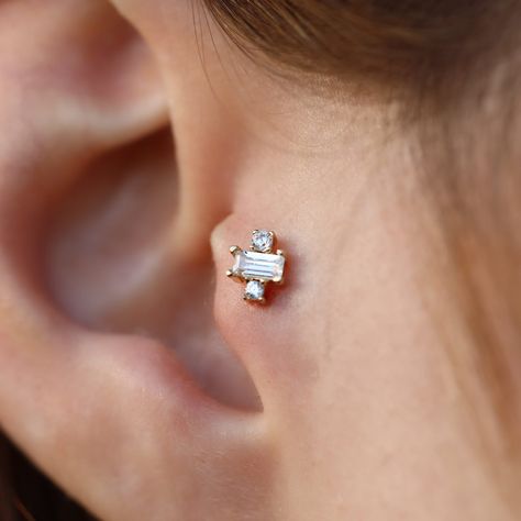 14K Solid Gold Baguette Piercing, Minimalist Tragus Piercing, Gold Stud Piercing, Stud Ear Piercing, Cartilage Piercing, Helix Piercing by Maresuijewelry on Etsy Ear Piercing Cartilage, Piercing Collection, Piercing Stud, Stud Piercing, Piercing Tragus, Piercing Cartilage, Vintage Details, Tragus Piercing, Tragus Piercings