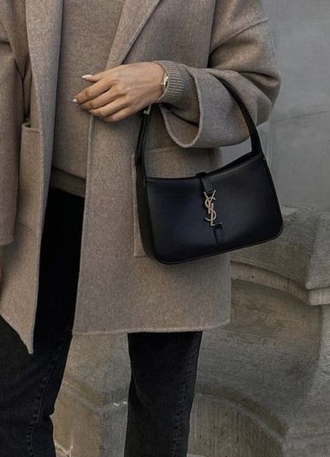 photo via @irinstylin / YSL bag / minimal / neutral / Autumn / outfit / Ysl Hobo Bag Outfit, Ysl Bag Outfit, Hobo Bag Outfit, Designer Wishlist, Neutral Autumn, Bags Brands, Aw 23, Purse Outfit, Neutral Bag