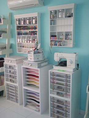 papers, sewing machine, paints - Scrapbook.com Creative Shelving Ideas, Rooms Decoration, Small Craft Rooms, Craft Room Inspiration, Craft Spaces, Craft Sewing Room, Sewing Craft Room, Dream Craft Room, Craft Room Design