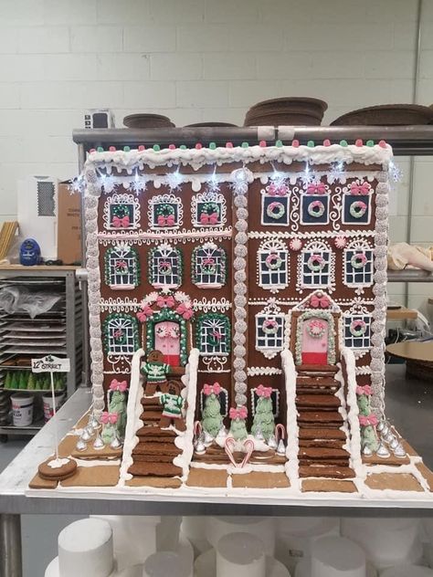 Gingerbread House Minecraft, Gingerbread House Designs, Gingerbread Christmas Decor, Gingerbread House Decorations, Minecraft Inspo, Minecraft Houses, Gingerbread House, Winter Christmas, Cookie Decorating