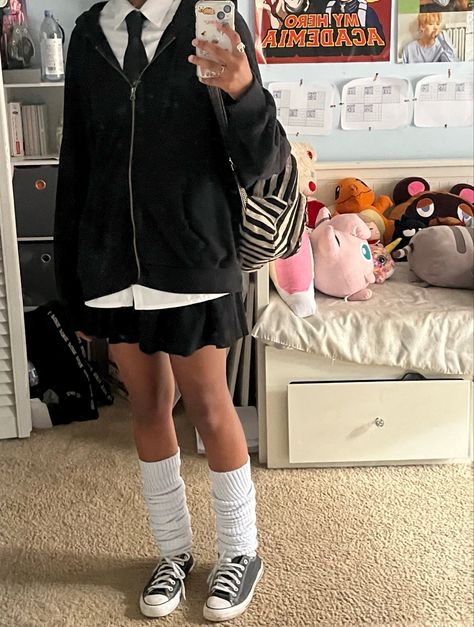 Outfit Inspo School Casual Comfy, Simple Outfits For School Fall, Comfy Kawaii Outfits, Schoolcore Outfit, Simple Kawaii Outfits, School Outfits Uniform, Simple Outfits For School, Outfit Oversize, Fashion Corner