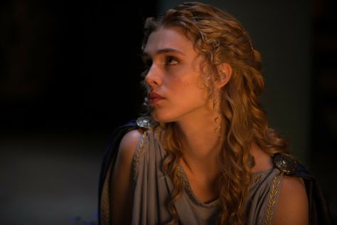 Blonde Greek Goddess, Ancient Rome Hairstyles, Ancient Greece Hair, Ancient Greek Hair, Legend Of Hercules, Viserra Targaryen, Greek Hairstyles, The Legend Of Hercules, Gaia Weiss