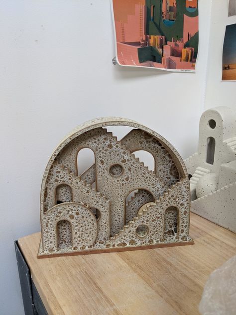 Ceramic Diorama Ideas, Ceramics Mixed Media, Clay Architecture Model, Ceramic Architecture, Ceramic Diorama, Buildings Artwork, Paper Mache Dolls, Slab Ceramics, Beginner Pottery