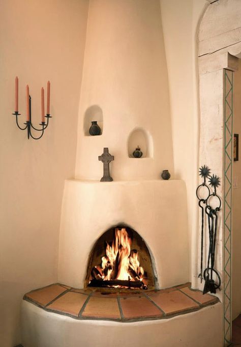 Cool fireplace Adobe Fireplace Ideas, Clay Fireplace Indoor, Spanish Corner Fireplace, Kiva Fireplace Living Rooms, Santa Fe Fireplace, Cool Fireplaces, Mexican Fireplace, Adobe Fireplace, Colorful House Decor