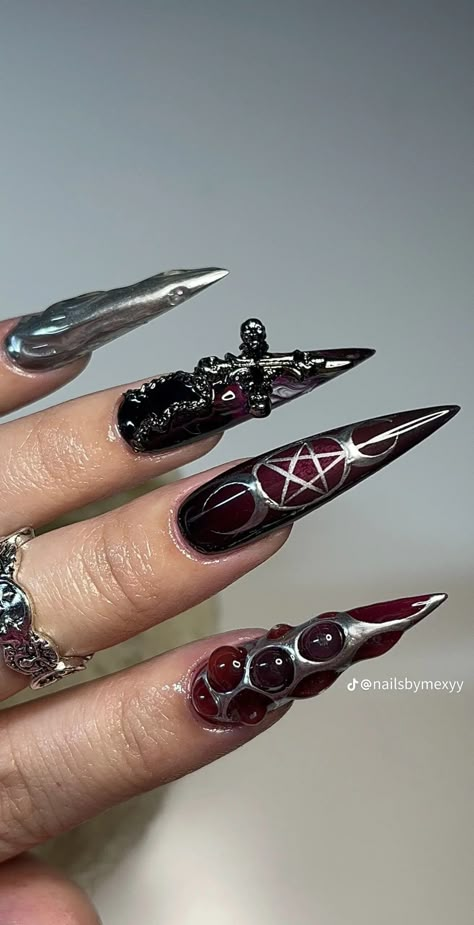 Emo Goth Nails, Black Nail Art Gothic, Black And Red Goth Nails, Trad Goth Nails, Punk Nails Acrylic, Christmas Goth Nails, Alternative Christmas Nails, Dark Red And Black Nails, Red Black Nails