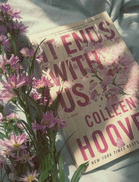 It Ends With Us Cover Aesthetic, Aesthetic Book Display, It Ends With Us Book Cover, Books Covers Aesthetic, Save Me Book, Coho Book, It Ends With Us Book, Author Dreams, Kami Garcia