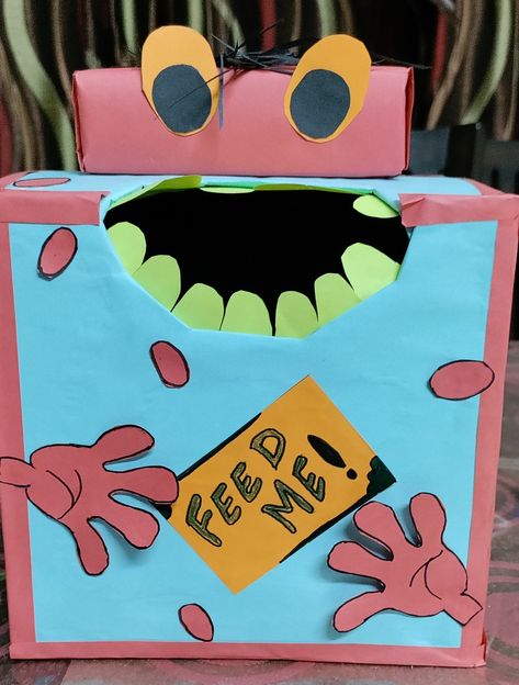 Cardboard dustbin DIY Dustbin Diy Crafts, Creative Dustbin Ideas, How To Make Dustbin With Cardboard, Dustbin Design Creative, Diy Dustbin, Dustbin Ideas, Pta Mom, Diy Cardboard Toys, Cardboard Diy