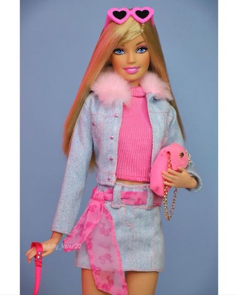 Barbie Halloween Costume, Barbie 90s, Dress Barbie Doll, Barbie 2000, Barbie Signature, Custom Barbie, Barbie Halloween, Barbie Costume, Barbie Dress Fashion