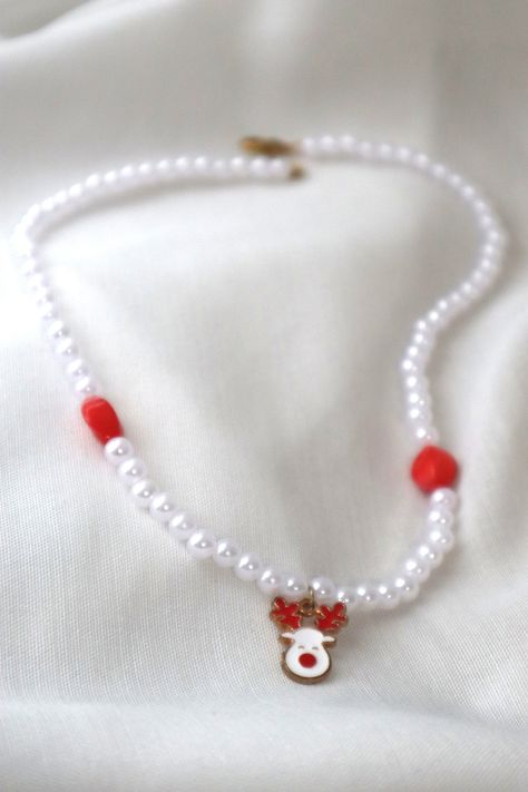 Christmas Jewelry Gift, White Beaded Necklace, White Reindeer, Xmas 2024, Claw Necklace, Friendship Necklace, Red Details, Christmas Necklace, Friendship Necklaces