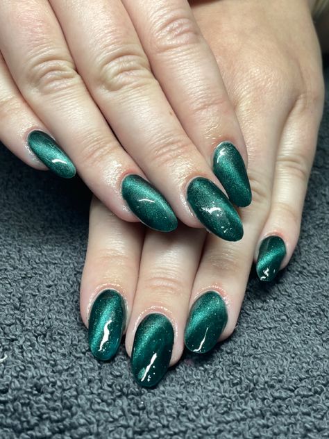 Dark Green Velvet Nails, Velvet Nails Green, Velvet Green Nails, Blue Green Nail Art, Green Velvet Nails, Cat Eye Nails Green, Acrylics Green, Green Cat Eye Nails, Nails With Stars