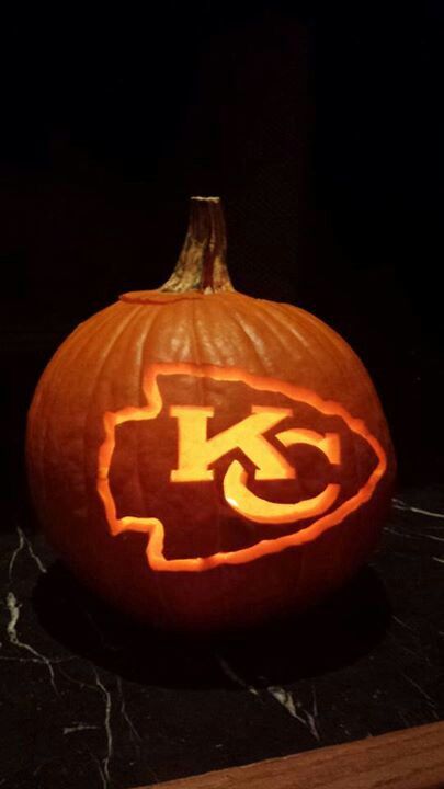 Kansas City Chiefs Pumpkin! Must have this year!! Pumpkin Carving Ideas Cheerleader, Kansas City Chiefs Crafts Diy, Kansas City Chiefs Pumpkin, Chiefs Pumpkin, Kansas City Chiefs Cake, Cheifs Football, Kansas City Chiefs Craft, Chiefs Crafts, Chiefs Cheerleaders