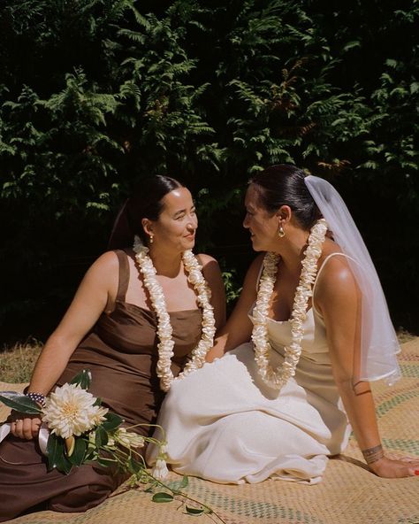 Samoan lesbian wedding 🇼🇸👩🏽‍❤️‍👩🏻 Fijian Wedding, Samoan Wedding, Polynesian Wedding, Hot Sunny Day, Bell Hooks, Jacaranda Tree, Orchard Wedding, We Got Married, Real Family