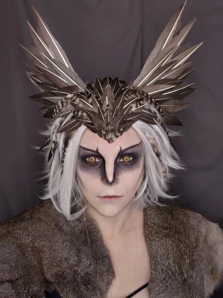 Harpy Costume Halloween, Bird Face Makeup, Halloween Bird Costume, Harpy Costume Makeup, Bird Halloween Makeup, Bird Beak Makeup, Creature Halloween Costumes, Owl Makeup Halloween, Bird Makeup Halloween