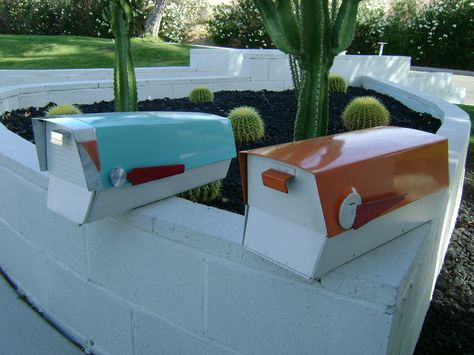 Vintage Mailboxes | Flickr - Photo Sharing! Mid Century Mailbox, Mid Century Modern Mailbox, Retro Mailbox, Cool Mailboxes, Vintage Mailbox, Unique Mailboxes, Diy Mailbox, Modern Mailbox, Mid Century Homes