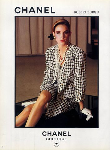 Chanel (Boutique) 1983 Coco Chanel Style, Chanel Ad, Chanel Style Jacket, Coco Chanel Fashion, Chanel Boutique, Lauren Hutton, Mode Chanel, Chanel 19, Chanel Cruise