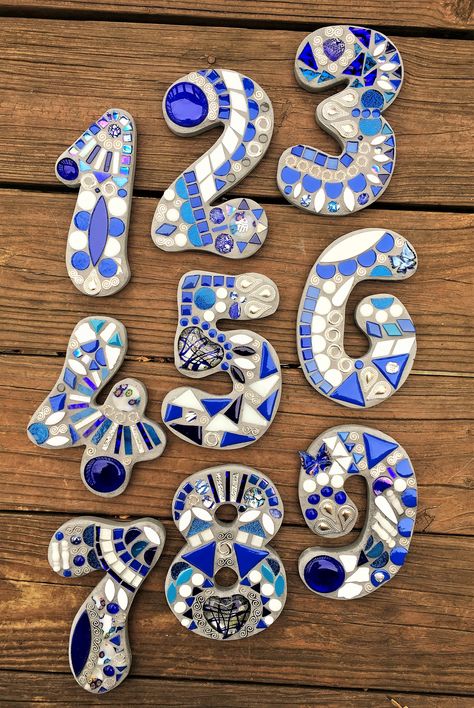 Mosaic Numbers House, Mosaic House Numbers Ideas, Mosaic Tile House Numbers, Mosaic Ideas Beginner Pattern, Mosaic Crafts Diy, Mosaic House Numbers Diy, House Number Mosaic, Air Dry Clay Mosaic, Mosaic Projects For Beginners