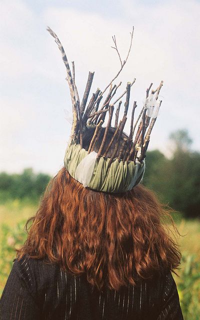 Forest Crown Diy, Autumn Crown Kids, Nature Crown Kids, Branch Crown, Wooden Crown, Twig Crown, Tree Crown, Black Hair Pieces, Nature Crown