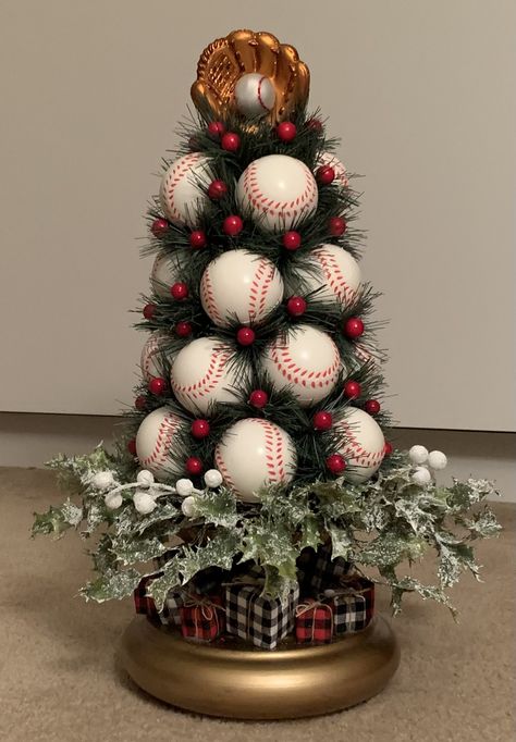 Baseball Christmas Tree, Christmas Tree Village Display, Diy Christmas Snowflakes, Glam Christmas Tree, Pinecone Crafts Christmas, White Christmas Tree Ideas, Christmas Baseball, Christmas Tree Ribbon, Baseball Crafts