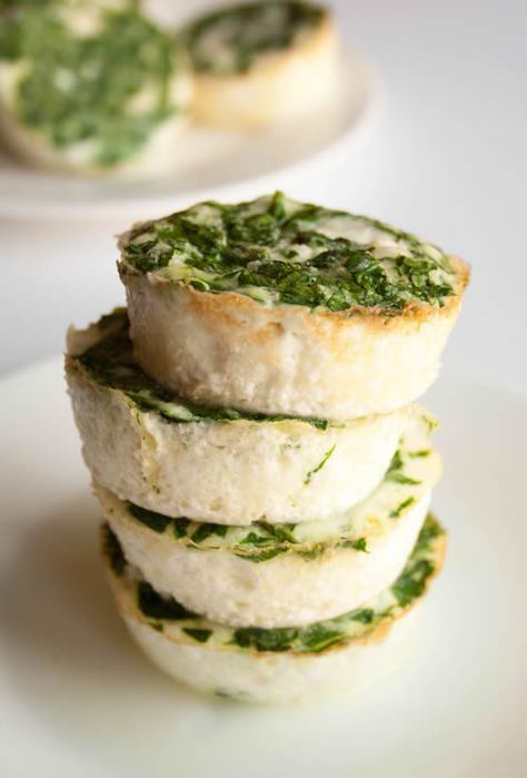 Spinach Feta Egg White Cups || Low Fat Granola Recipe, Spinach Feta Egg, Egg White Cups, Egg White Breakfast, Egg White Recipes, Rich Breakfast, Protein Rich Breakfast, Spinach Feta, Healthy Eggs