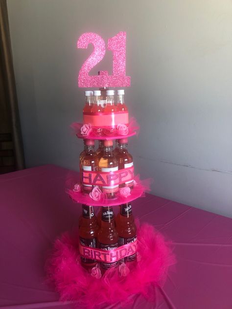 Pink Alcohol Cake, Alcohol Tower 21st Birthday, Alcohol Cake Tower, Alcohol Tower, 21st Birthday Cake Alcohol, Pink Liquor, Dzimšanas Diena, Beer Cakes, Liquor Cake