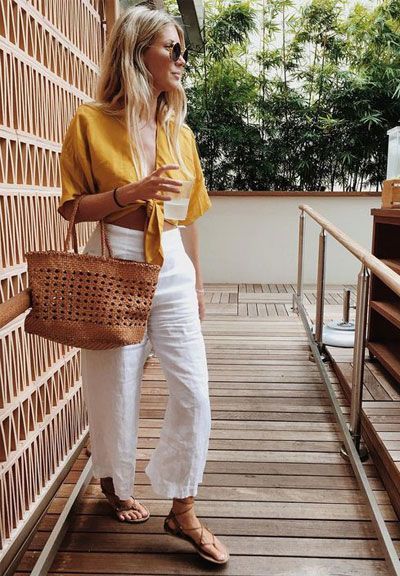 wide leg pants - white pants - yellow top - round sunglasses - womens summer syle - discountedsunglasses.co.uk White Wide Leg Pants Outfit, Linen Pants Outfit, Wide Leg Pants Outfit, Wide Leg Pants Outfits, White Wide Leg Pants, Summer Pants Outfits, Leg Pants Outfit, Yellow Shirt, Spring Outfits Women