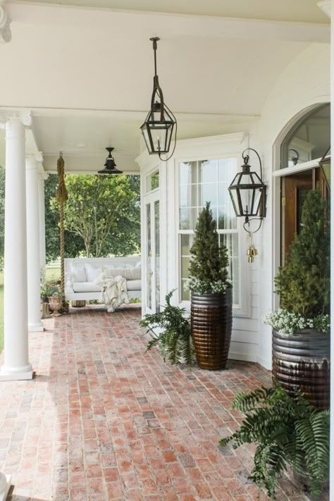 Brick Porch, Brick Patterns Patio, Farmhouse Front Porches, Beautiful Yards, Diy Outdoor Decor, Farmhouse Front, Front Entrance, Front Porch Decorating, Porch Design