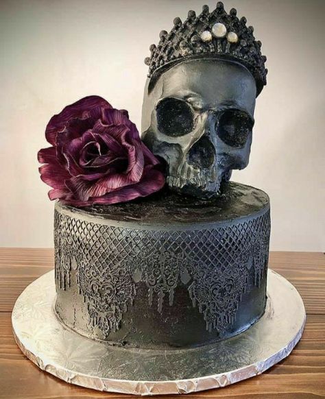 21st Birthday Halloween Cake Ideas, Goth Cake Birthday, Scary Birthday Cakes, August Cake, Gothic Birthday Cakes, Goth Cakes, Scary Halloween Cakes, Pasteles Halloween, Scary Cakes