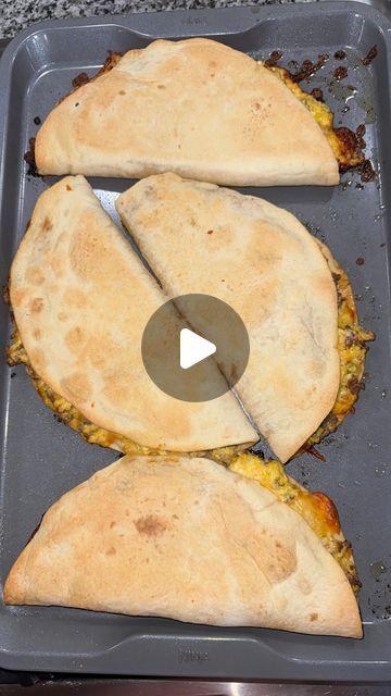 Katherine Salom, Breakfast Quesadilla Recipes, Breakfast Quesadillas, Breakfast Tortilla, Baked Breakfast, Breakfast Quesadilla, Quick Breakfast Recipes, Egg Recipes For Breakfast, Pan Meals