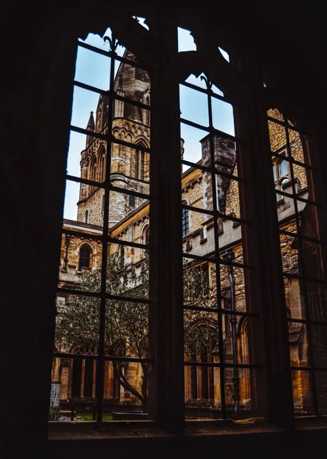 Oxford Cozy Academia, If We Were Villains, Oxford Uk, Dark Academia Aesthetic, Gothic Architecture, Oxford University, Snowy Day, Academia Aesthetic, Isle Of Skye