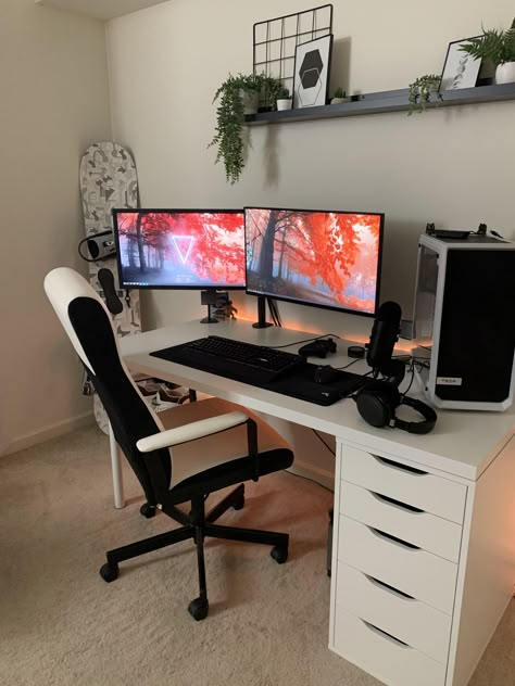 Game Setup, Gaming Desk Setup, Computer Gaming Room, Computer Desk Setup, Pc Gaming Setup, Video Game Room Design, Desk Computer, White Desk, Bedroom Setup