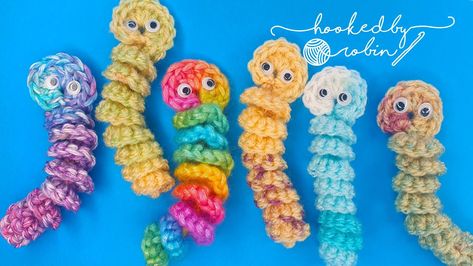 Crochet Worry Worm Pattern: learn how to crochet these super cute and super fast worry worms with faces. Random acts of crochet kindness. Easy Crochet Worry Worm, Worry Worm Pattern, Crochet Worry Worm, Random Acts Of Crochet Kindness, Hooked By Robin, Crochet Kindness, Worry Worms, Worry Worm, Sunflower Coaster