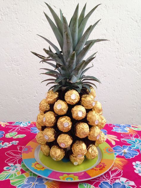 Hawaiian New Years Eve Party, Rory Birthday, Aloha Party, Retirement Ideas, Hawaiian Party, New Years Eve Decorations, Ferrero Rocher, Luau Party, Jar Gifts