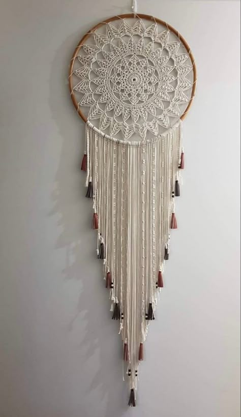 Macrame Wall Hanging Tutorial Free, Crochet Tapestry Pattern Free, Free Pixel Art, Crochet Tapestry Pattern, Crochet Wall Hanging Patterns, Crochet Dreamcatcher Pattern, Simpul Makrame, Doily Art, Easy Yarn Crafts